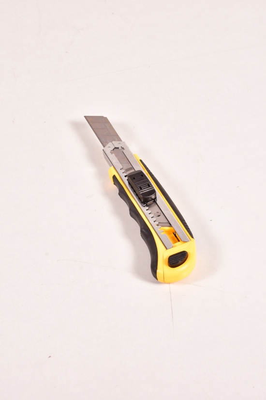 Нож (корпус-пластик/резина ,лезвие 8 шт 18 мм, автоматический замок) арт.8211121