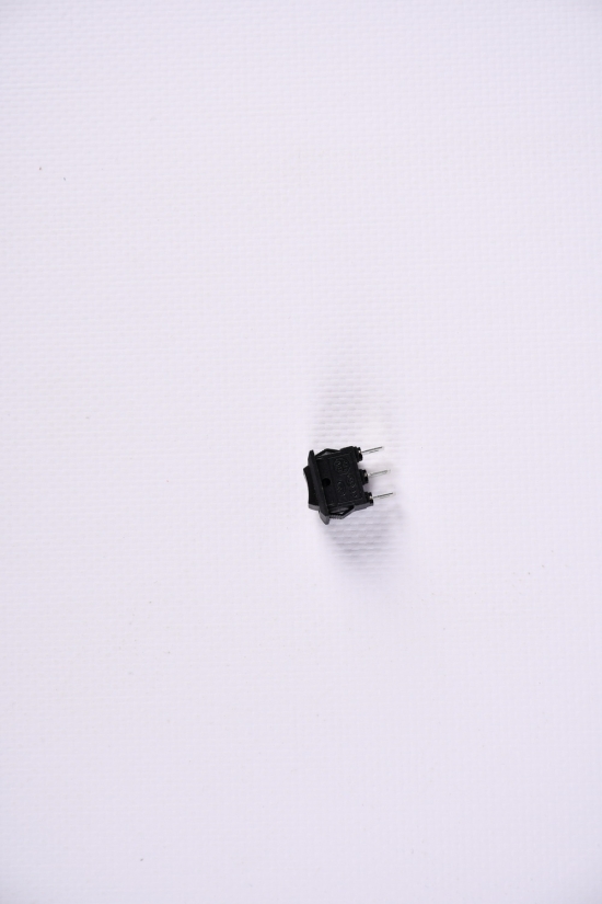Кнопка "RIGHT HAUSEN" квадратная чёрная маленькая перекидная арт.HN-482010