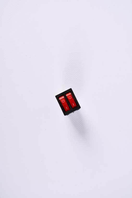 Кнопка "RIGHT HAUSEN" квадратная двойная красная арт.HN-482060